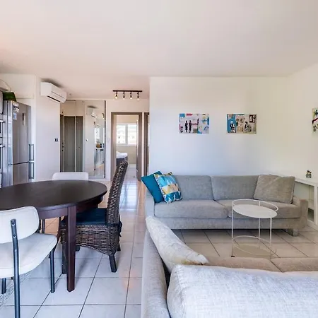 Appartement Two Bed - Walk To The *