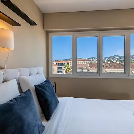 Two Bed - Walk To The
